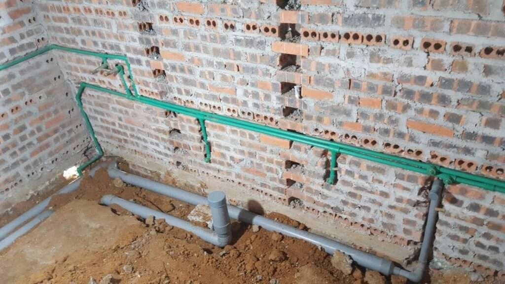 Thi công hệ thống điện âm và nước âm đòi hỏi tính chính xác và tuân thủ nghiêm ngặt tiêu chuẩn kỹ thuật. Đây là phần “xương sống” của công trình, ảnh hưởng đến an toàn, vận hành và tuổi thọ không gian nội thất. Chủ đầu tư nên lựa chọn đơn vị thi công nội thất chuyên nghiệp, có kinh nghiệm M&E để đảm bảo công trình đạt chuẩn, an toàn và bền vững.